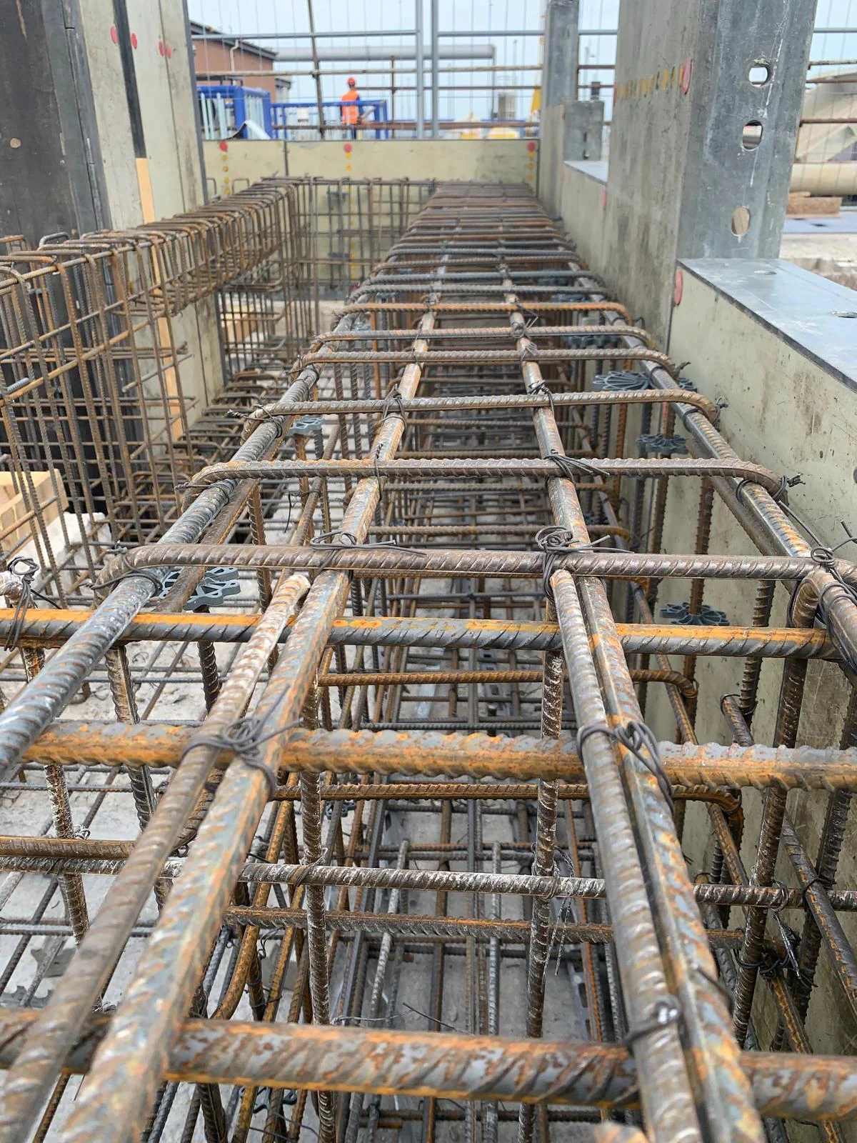Betonárske práce — Detail oceľovej výstuže monolitickej konštrukcie